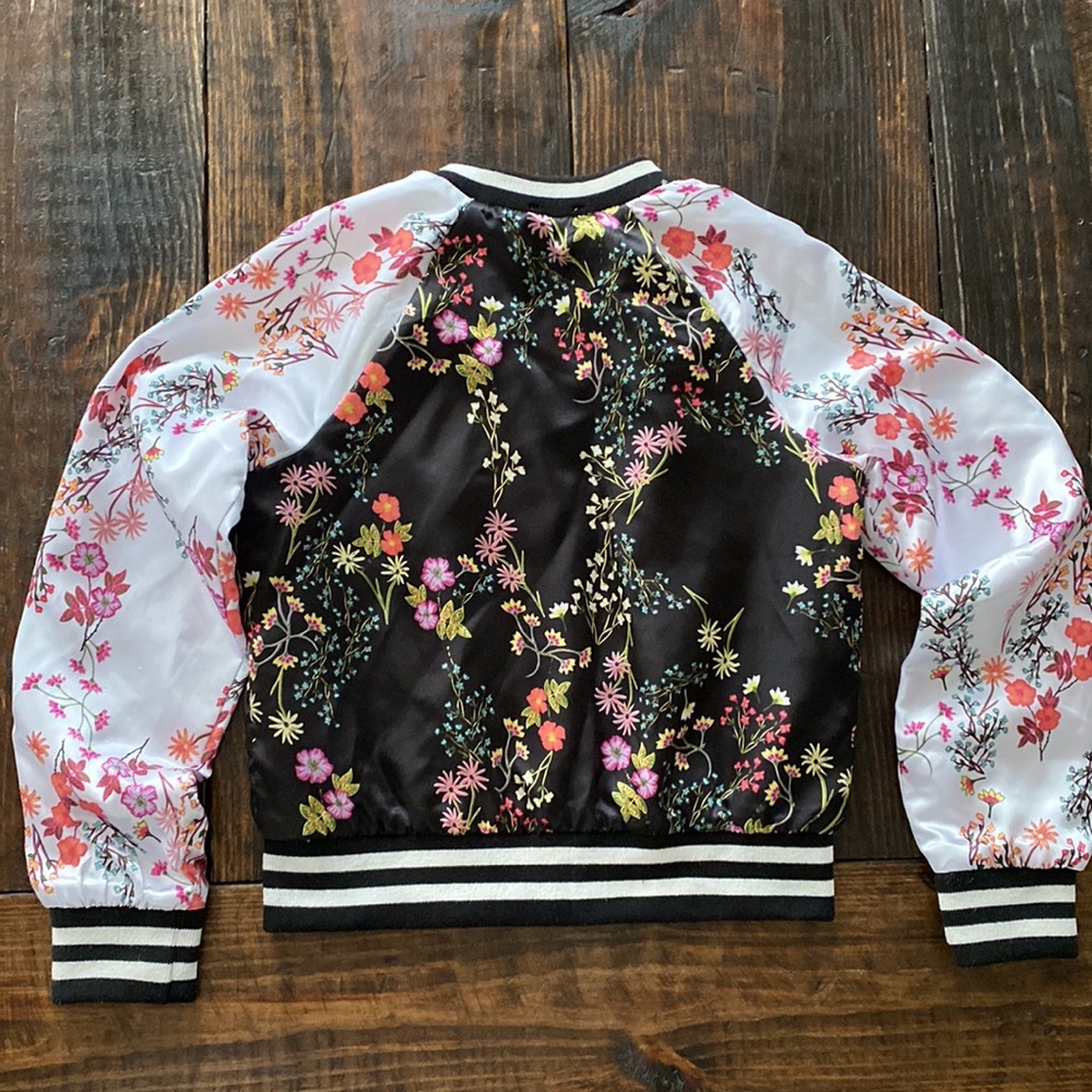 Girls Floral Jacket-Size Medium - Picture 4 of 5